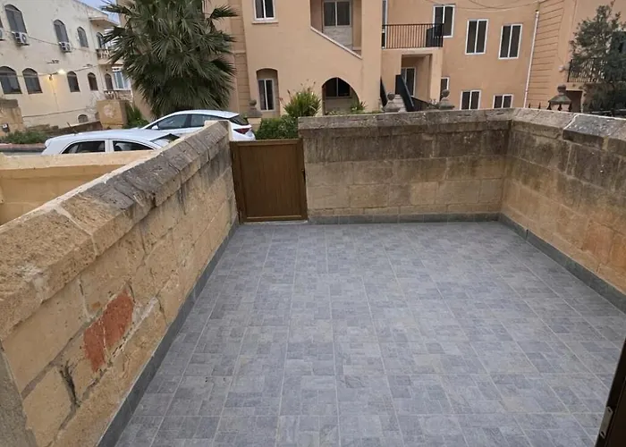 Appartement 2badroom Apartment, Terrace, Close To Sea Xlendi